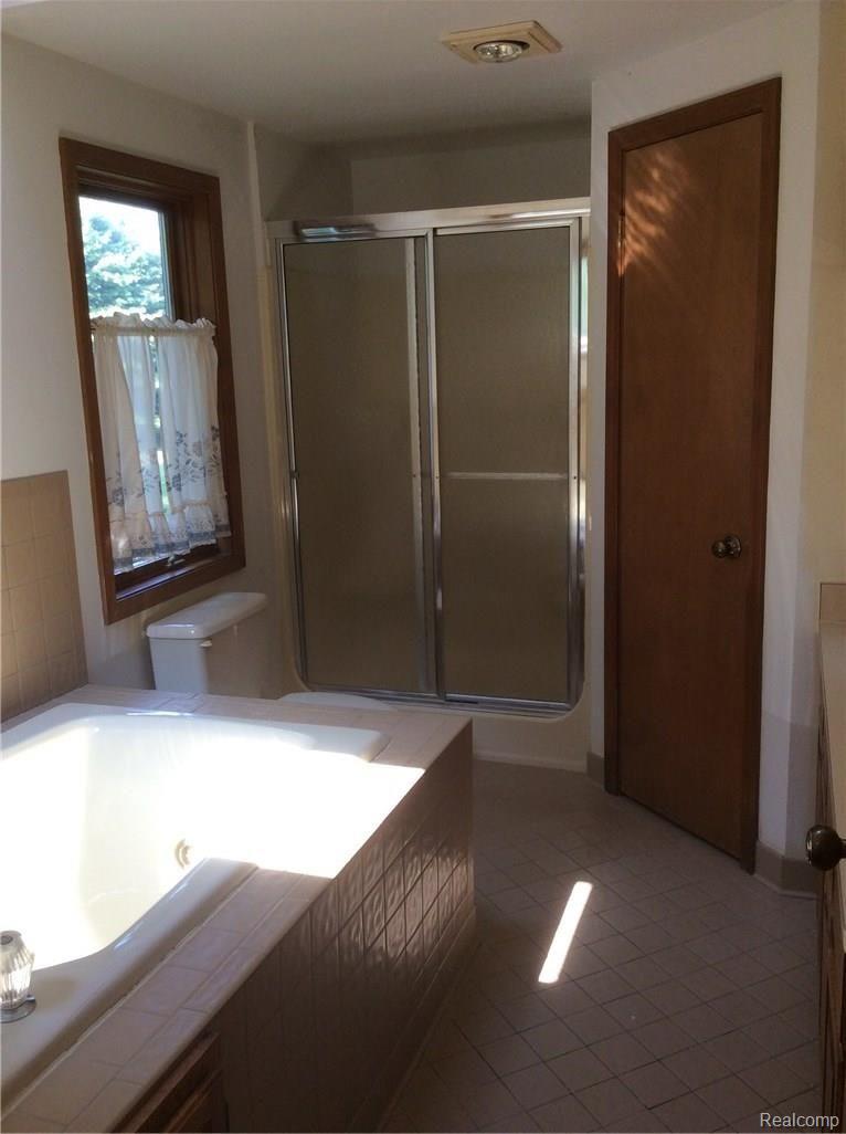 12555 Larkins Road Brighton, MI 48114 - Photo 22 of 35 image.jpg