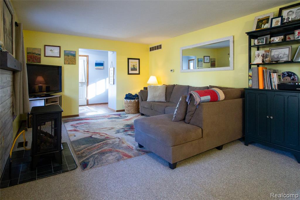 2477 Spruce Ridge Howell, MI 48855 - Photo 18 of 28