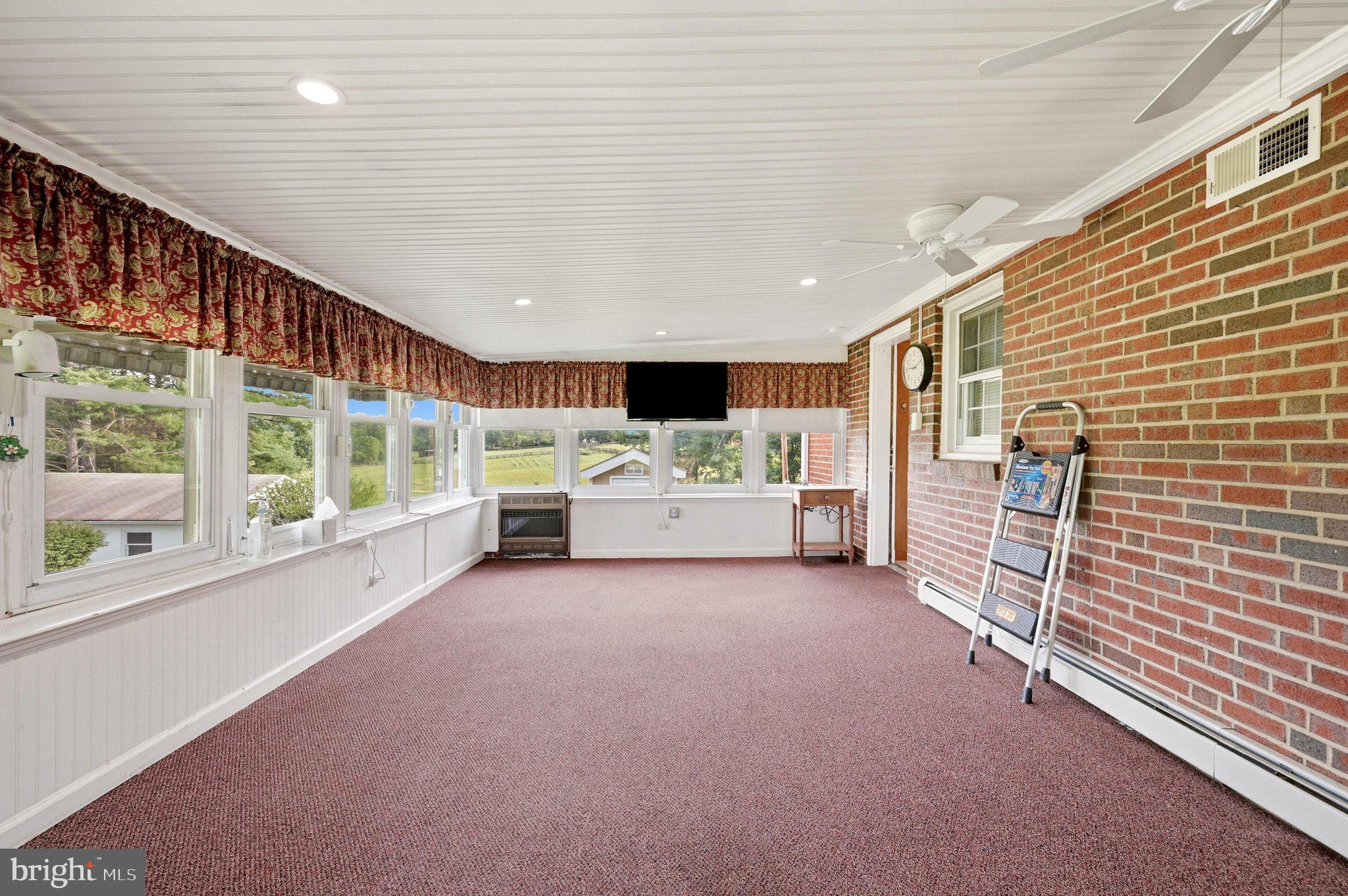 17751 Harmony Church Road Hamilton, VA 20158 - Photo 23 of 66 Sunroom