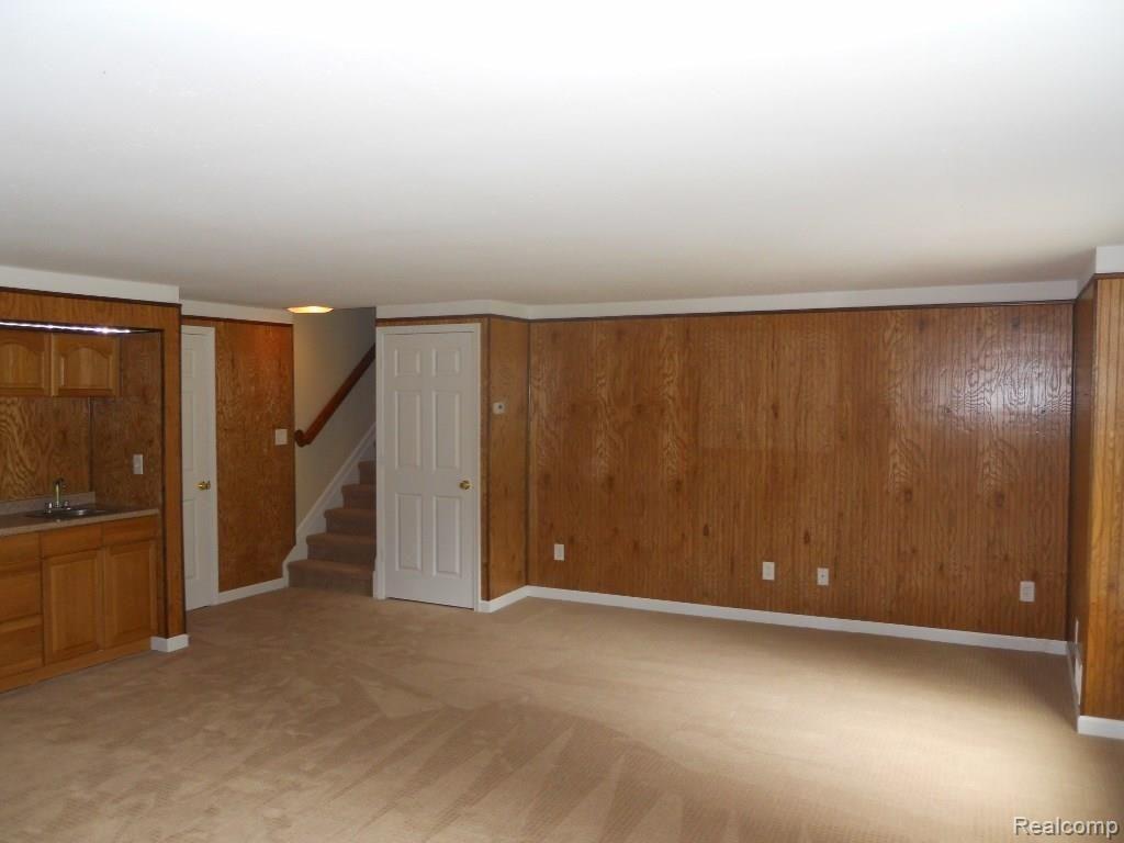 1201 Brewster Road Rochester, MI 48306 - Photo 15 of 24 DSCN8123 (1024x768).jpg