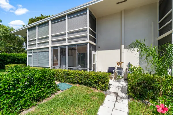 $2,000 | 340 Horizon West, Unit 102, Boynton Beach, FL 33435