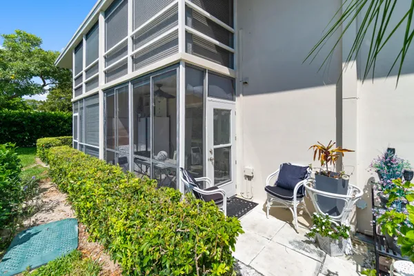 $2,000 | 340 Horizon West, Unit 102, Boynton Beach, FL 33435