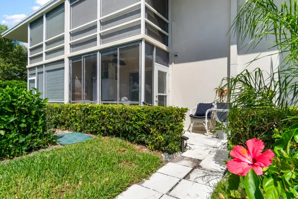 $2,000 | 340 Horizon West, Unit 102, Boynton Beach, FL 33435