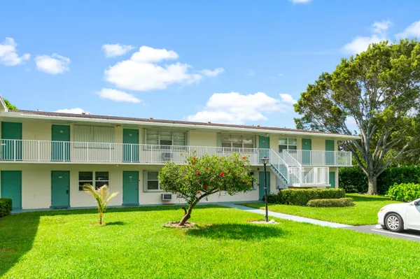 $2,000 | 340 Horizon West, Unit 102, Boynton Beach, FL 33435