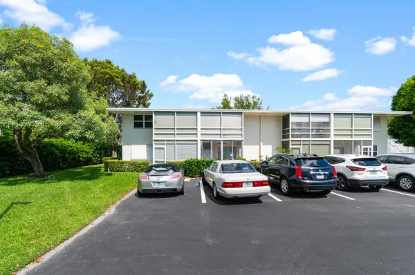 $2,000 | 340 Horizon West, Unit 102, Boynton Beach, FL 33435