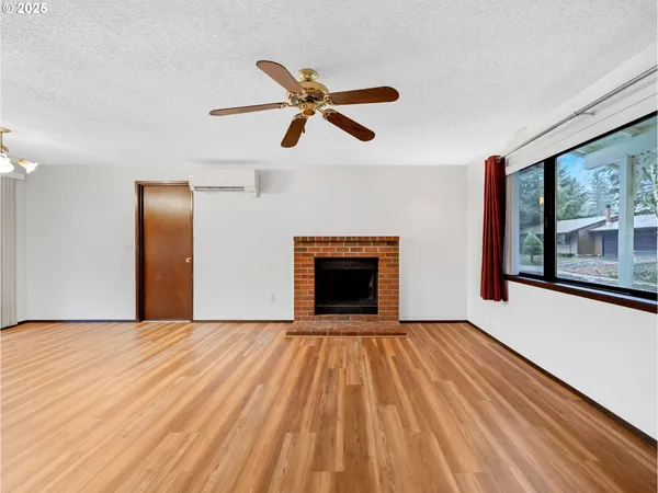 a view of empty room with front door