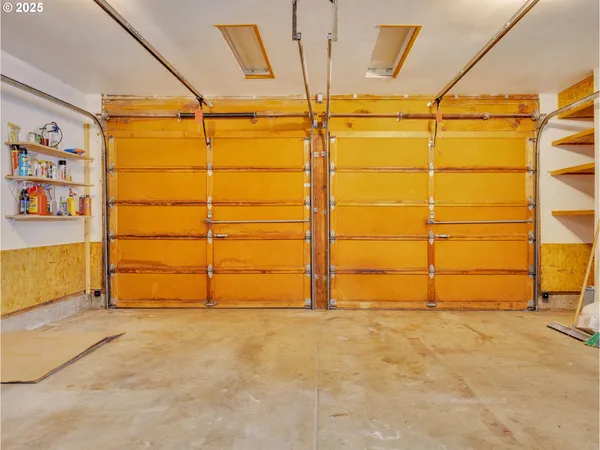 a view of a garage