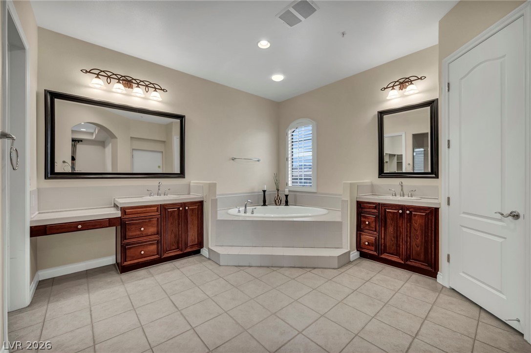 75 Luce Del Sole, Unit 3 Henderson, NV 89011 - Photo 22 of 81 Primary en suite Bathroom