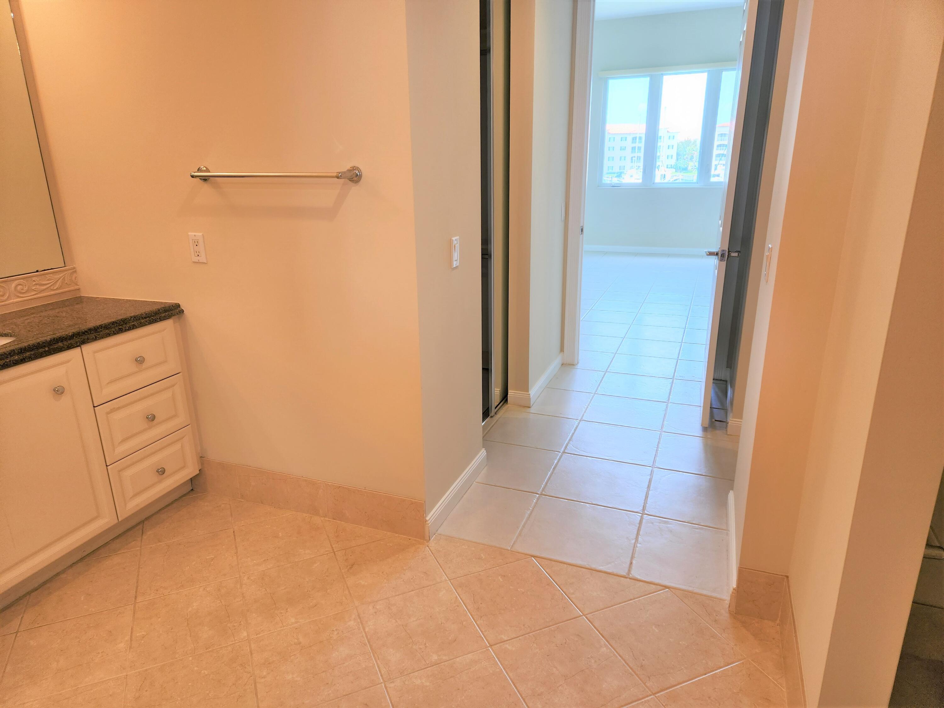 10 Harbour Isle Drive East, Unit 303 Fort Pierce, FL 34949 - Photo 14 of 31