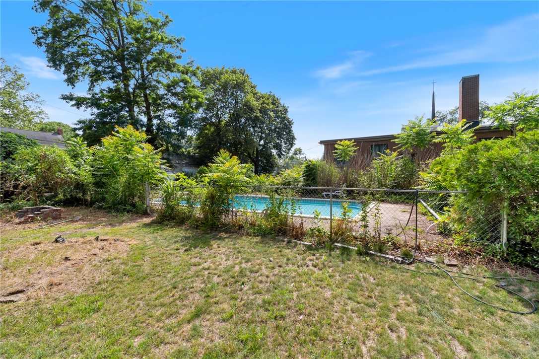 29 Avondale Road Irondequoit, NY 14622 - Photo 26 of 30 The pool behind the safety fence