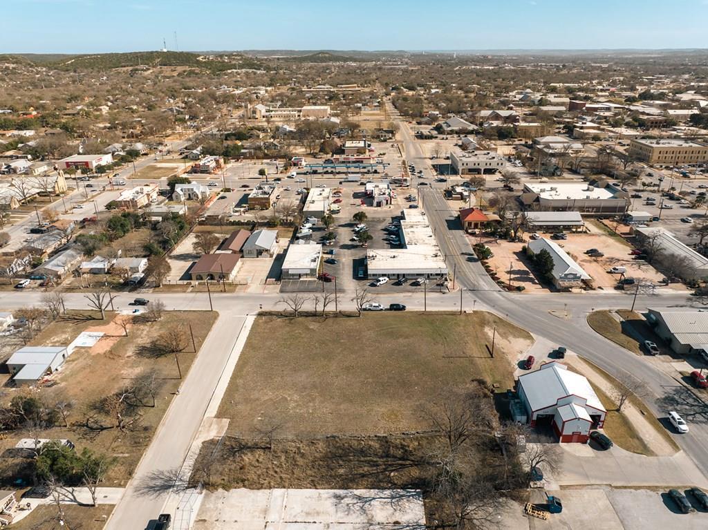 508 Clay Street Kerrville, TX 78028 - Photo 2 of 18