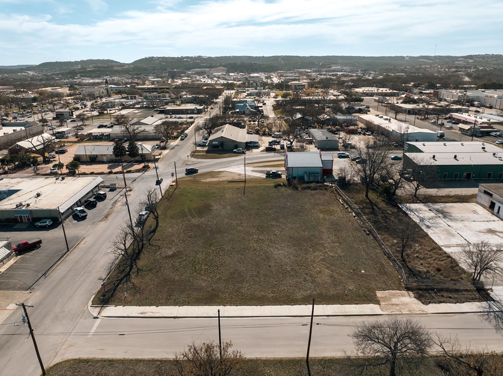508 Clay Street Kerrville, TX 78028 - Photo 3 of 18