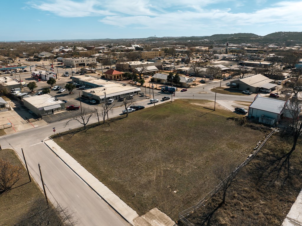 508 Clay Street Kerrville, TX 78028 - Photo 5 of 18