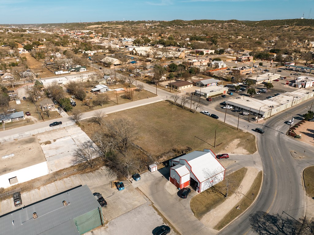 508 Clay Street Kerrville, TX 78028 - Photo 10 of 18