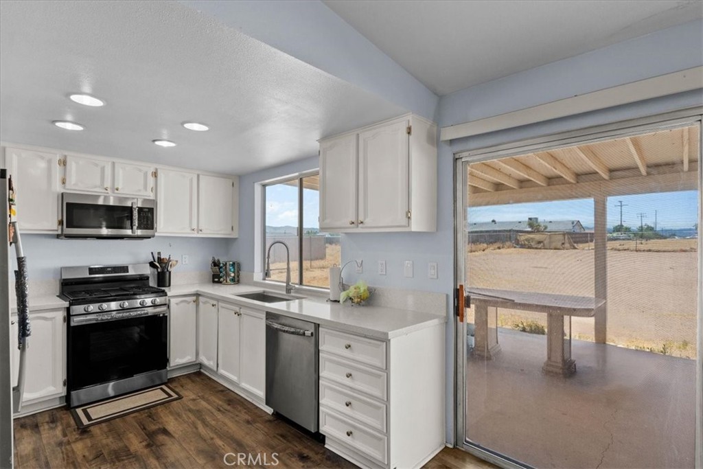 18047 Yucca Street Hesperia, CA 92345 - Photo 13 of 32