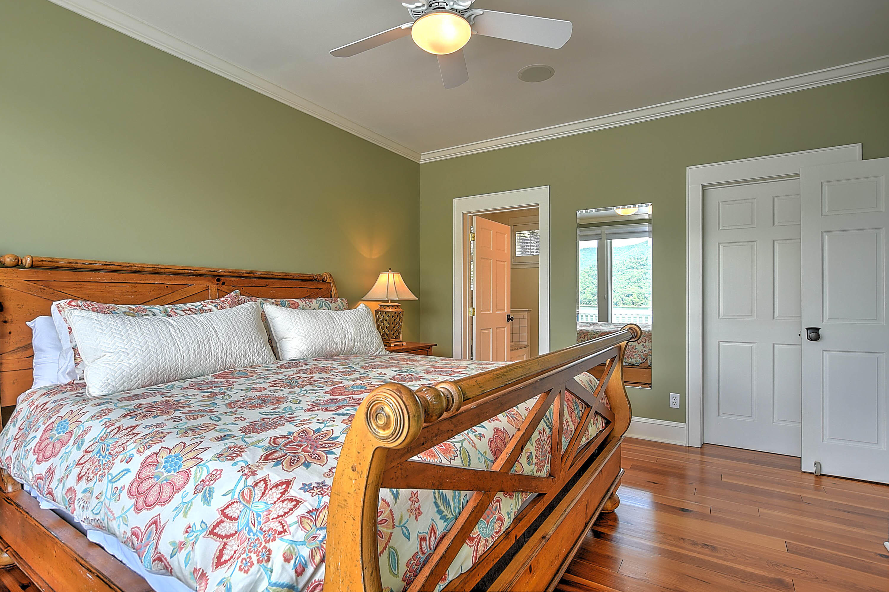 576 Harbor Point Road Butler, TN 37640 - Photo 17 of 51 MASTER WITH WALK IN CLOSET