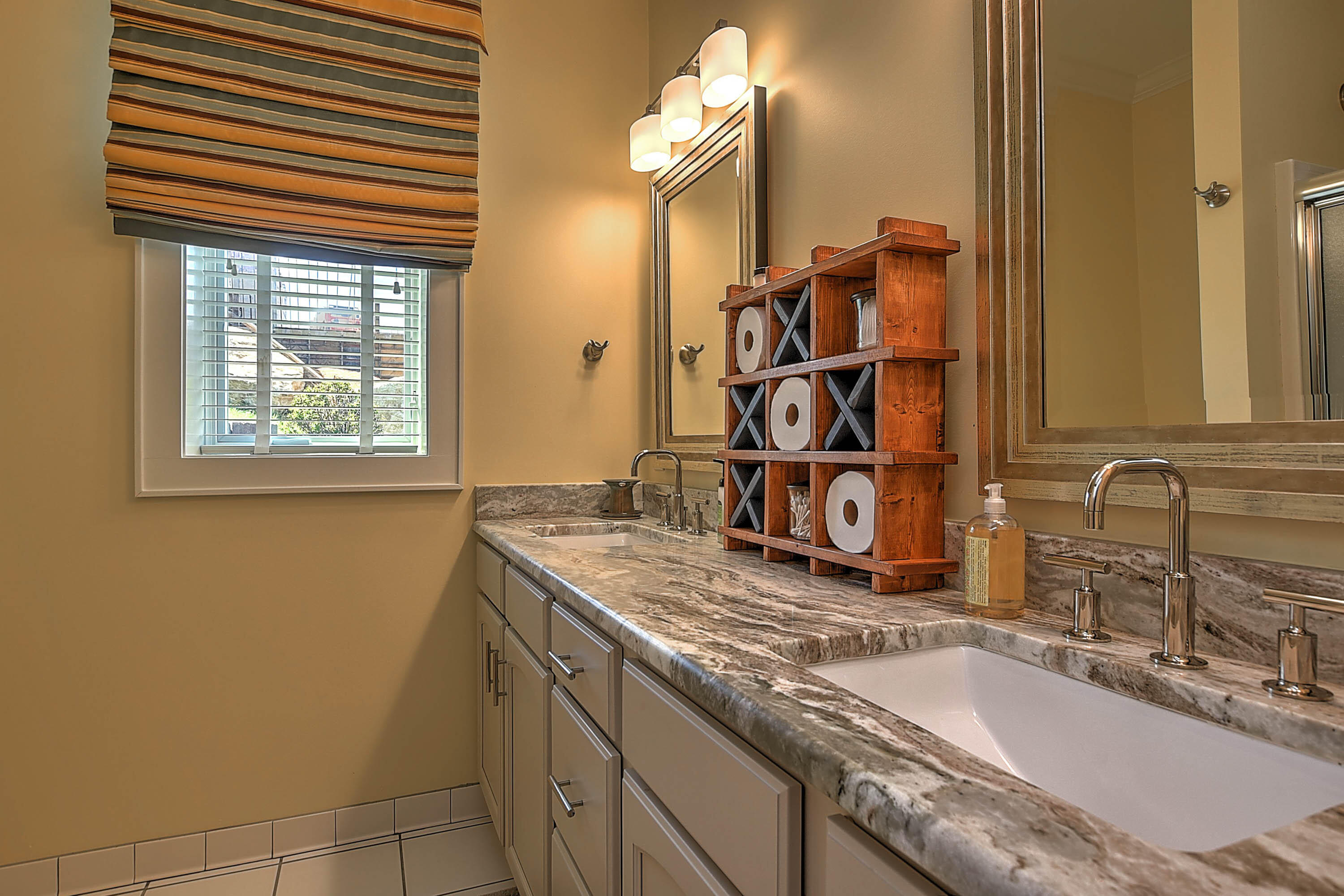 576 Harbor Point Road Butler, TN 37640 - Photo 22 of 51 GRANITE HALF BATH