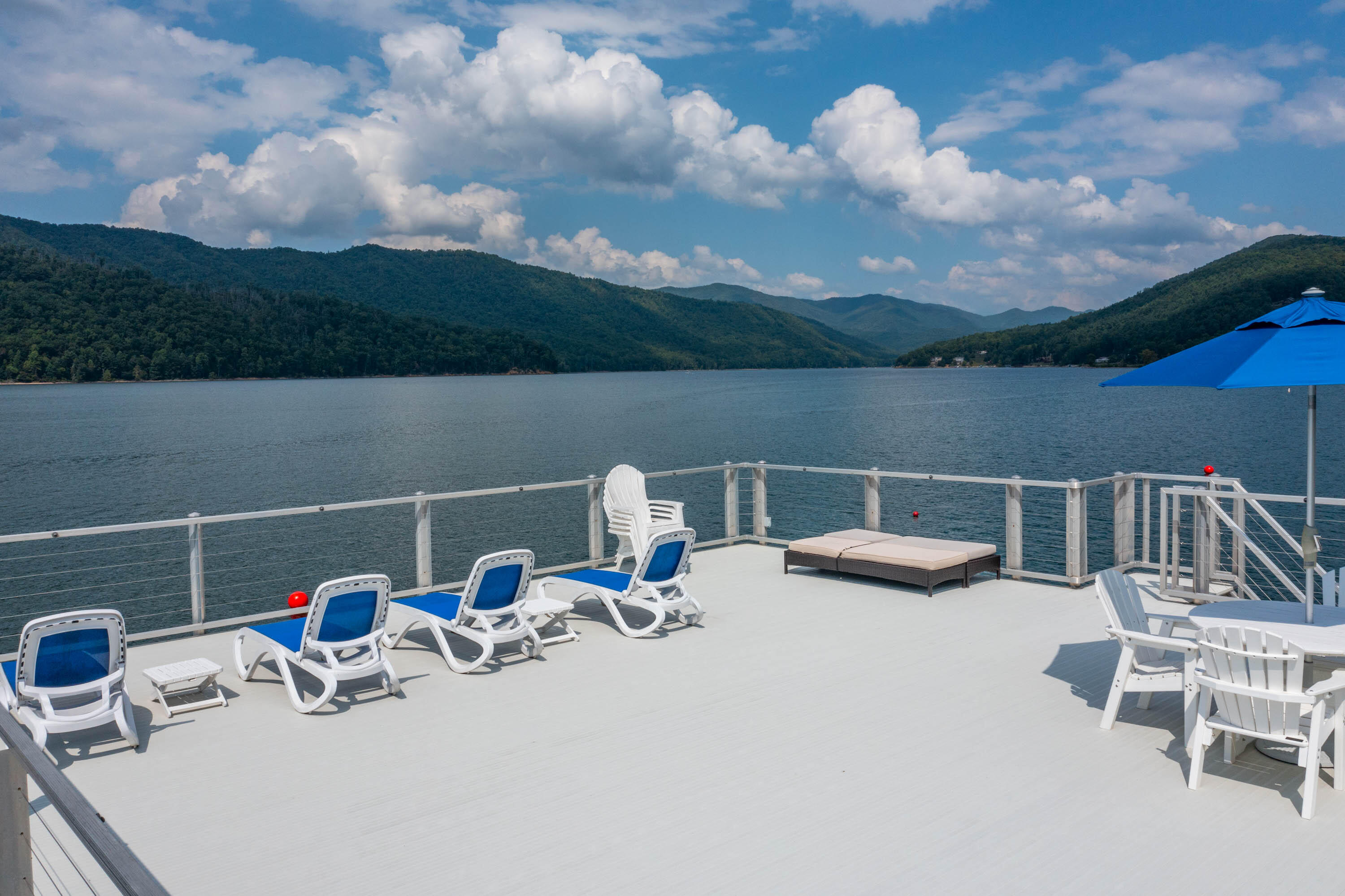 576 Harbor Point Road Butler, TN 37640 - Photo 4 of 51 SUNDECK & VIEWS!