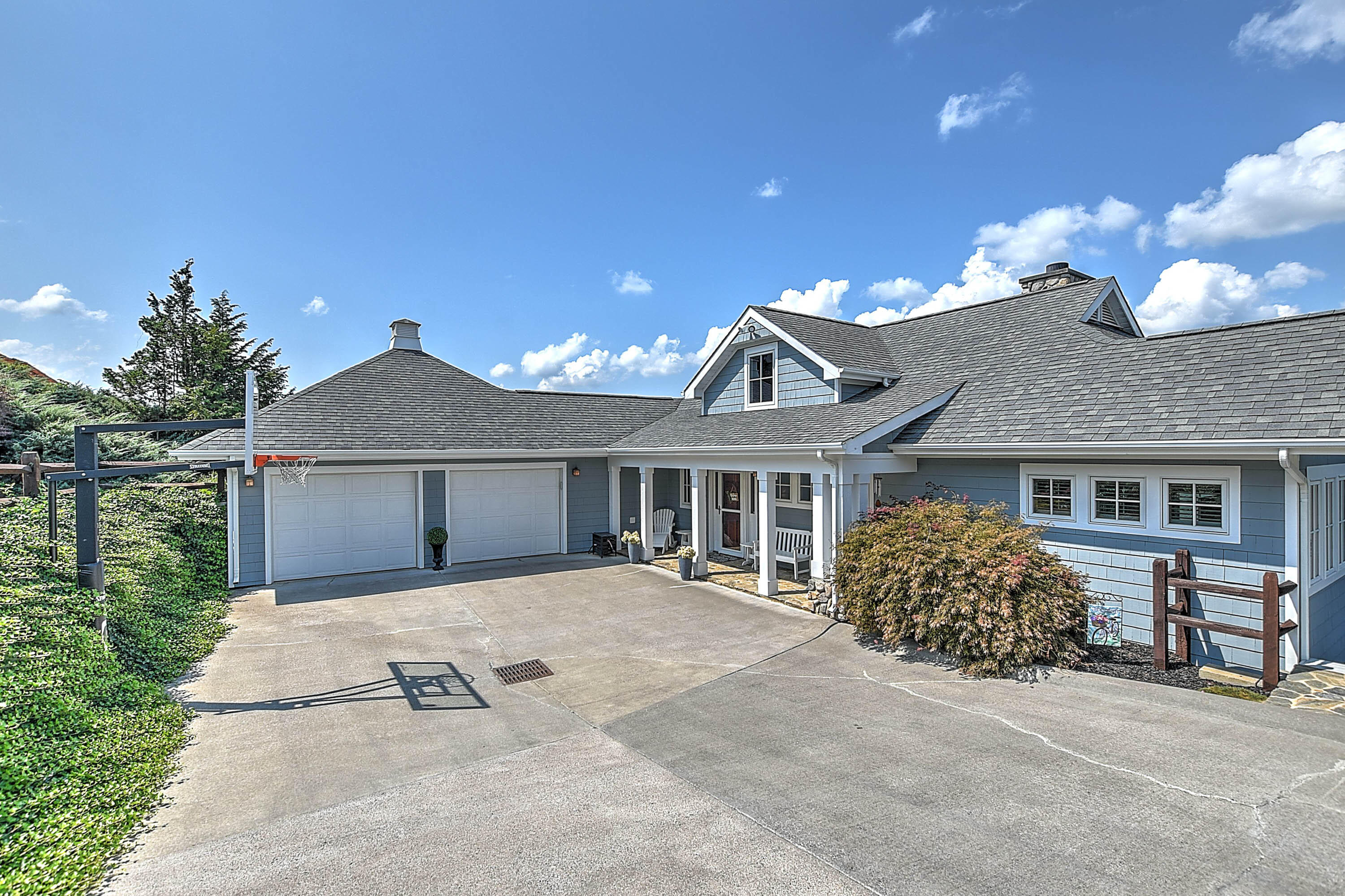 576 Harbor Point Road Butler, TN 37640 - Photo 41 of 51 ATTACHED 2 CAR GARAGE