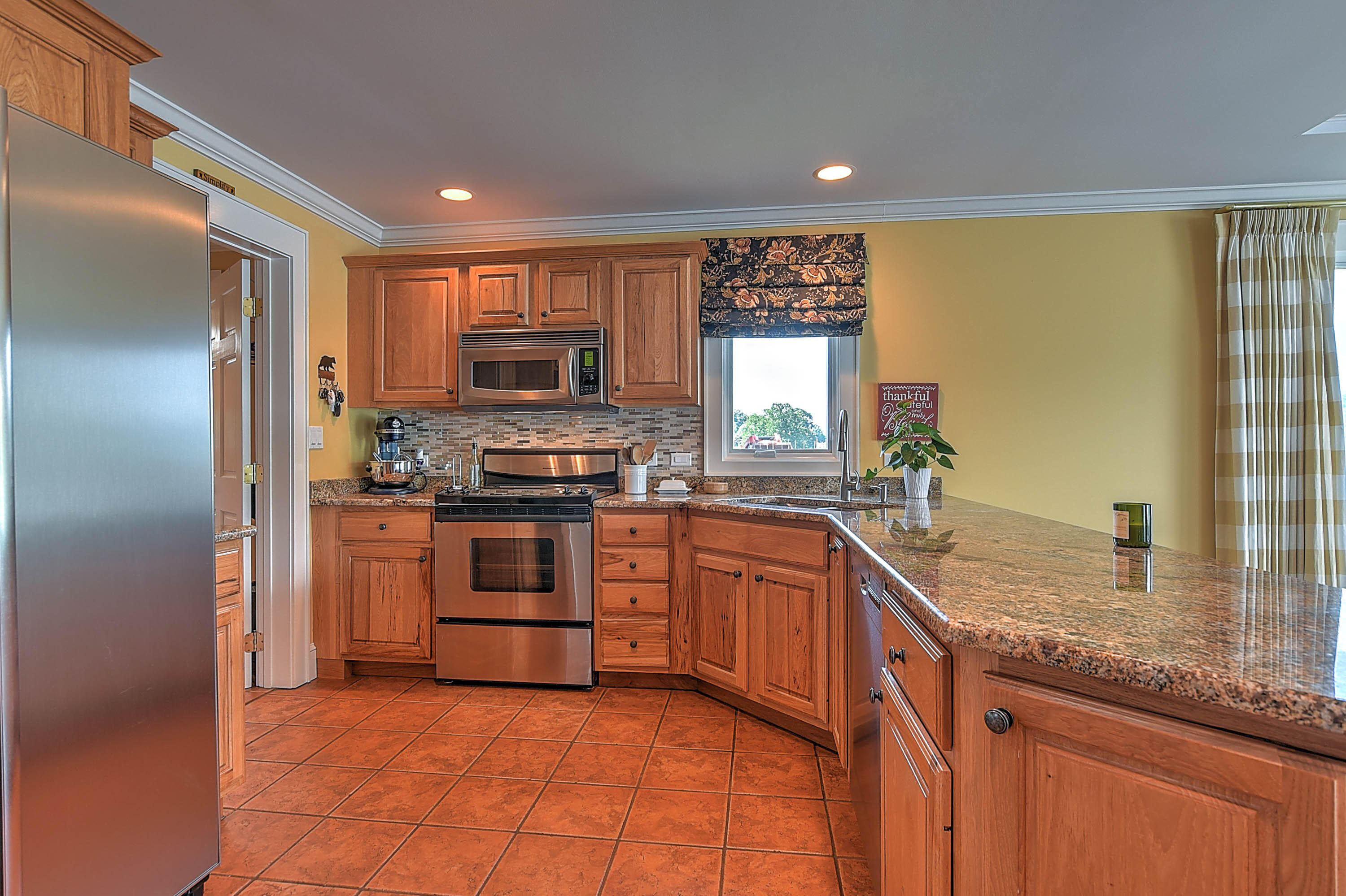 576 Harbor Point Road Butler, TN 37640 - Photo 7 of 51 GRANITE COUNTERTOPS & PANTRY
