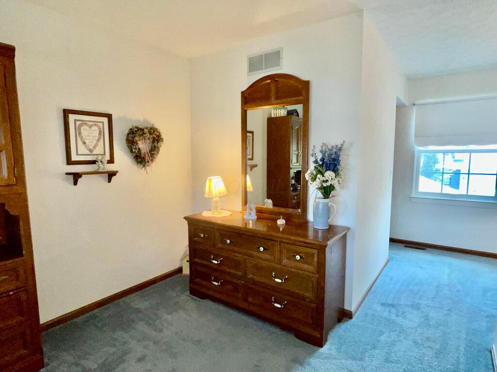 5294 Bressler Drive Hilliard, OH 43026 - Photo 21 of 45 This area leads to the walk-in closet and private bathroom.