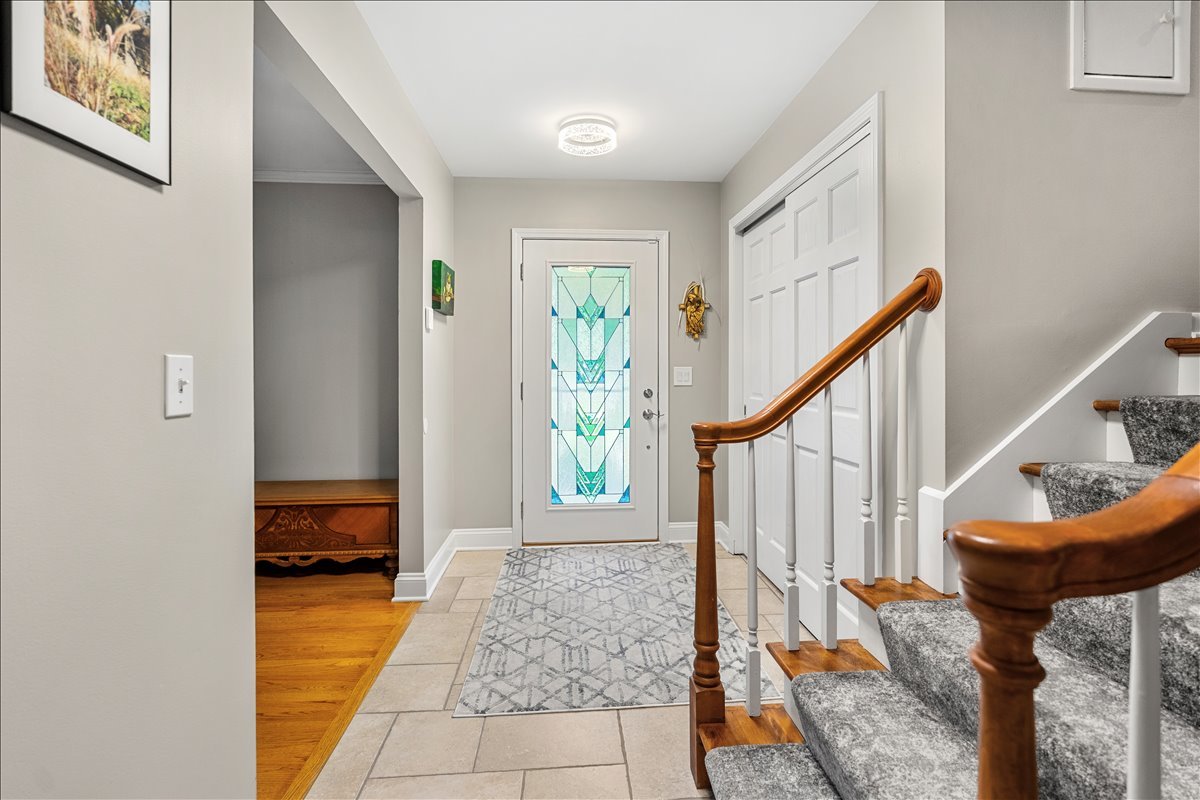 30 South Wulff Street Cary, IL 60013 - Photo 27 of 39 a view of an entryway with workspace