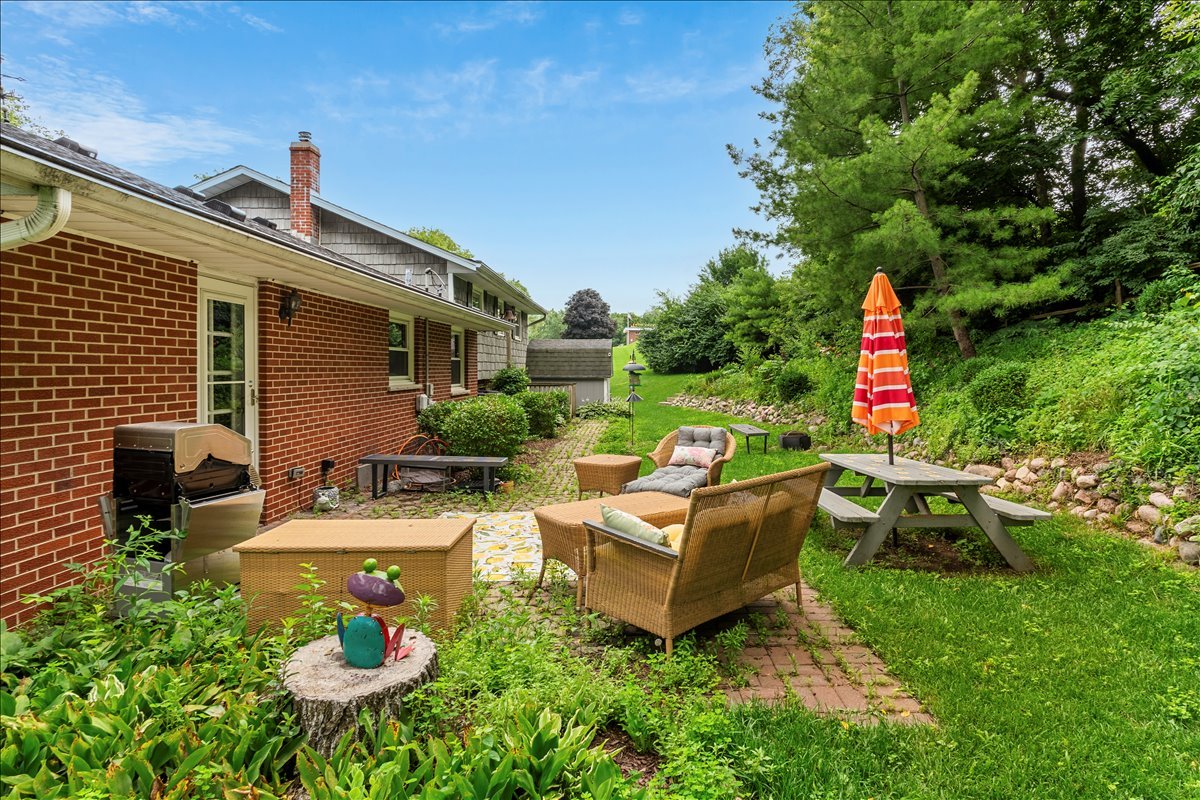 30 South Wulff Street Cary, IL 60013 - Photo 33 of 39 a view of a backyard with plants and patio