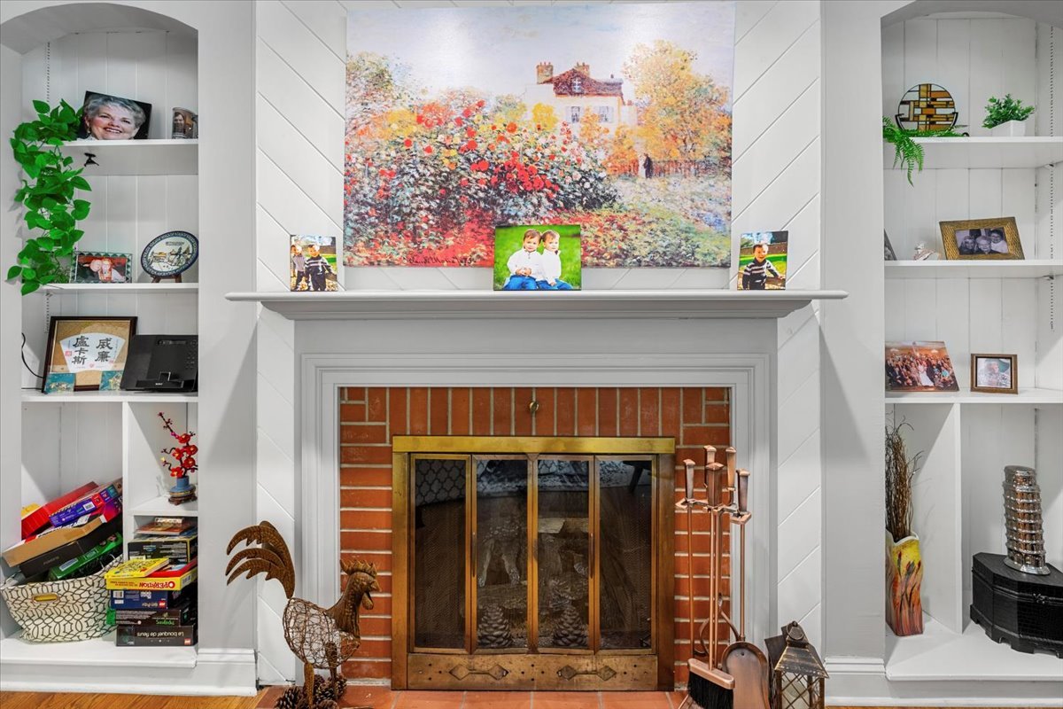 30 South Wulff Street Cary, IL 60013 - Photo 8 of 39 a front view of a house with lots of stuff