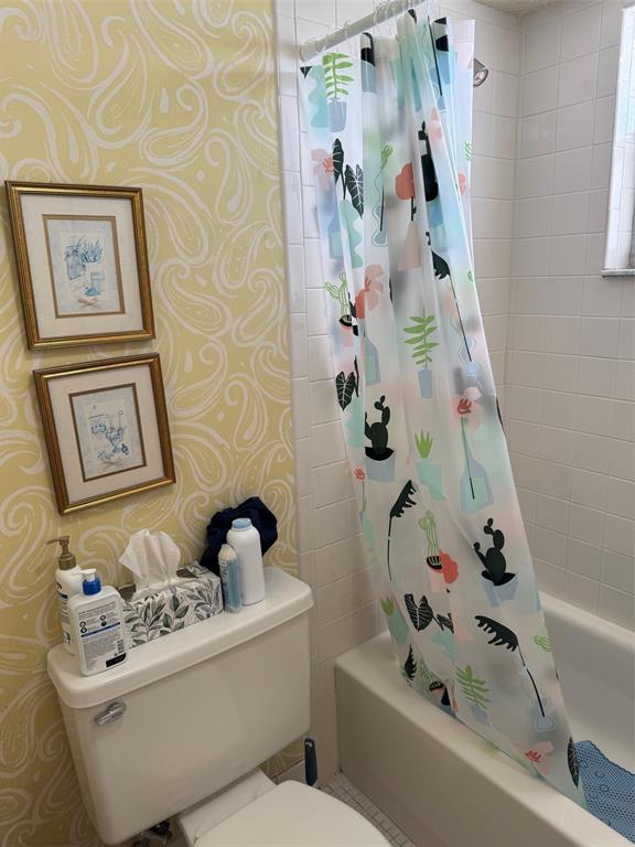 1801 Northwest 75th Avenue, Unit 306 Plantation, FL 33313 - Photo 15 of 27 a bathroom with a bathtub and sink