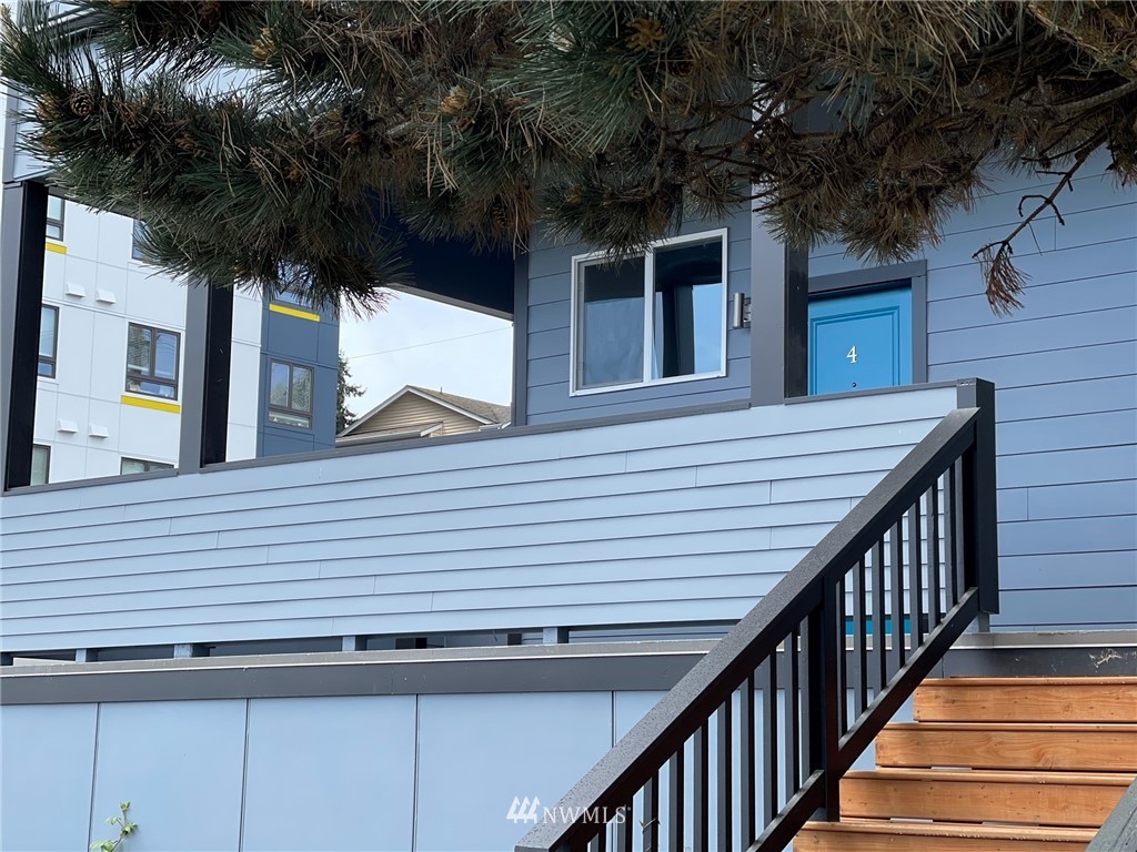 3130 Broadway, Unit 4 Everett, WA 98201 - Photo 2 of 15