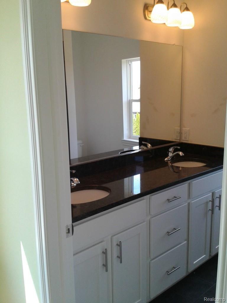 1701 B Waverly Road Ann Arbor, MI 48103 - Photo 8 of 11 034.jpg