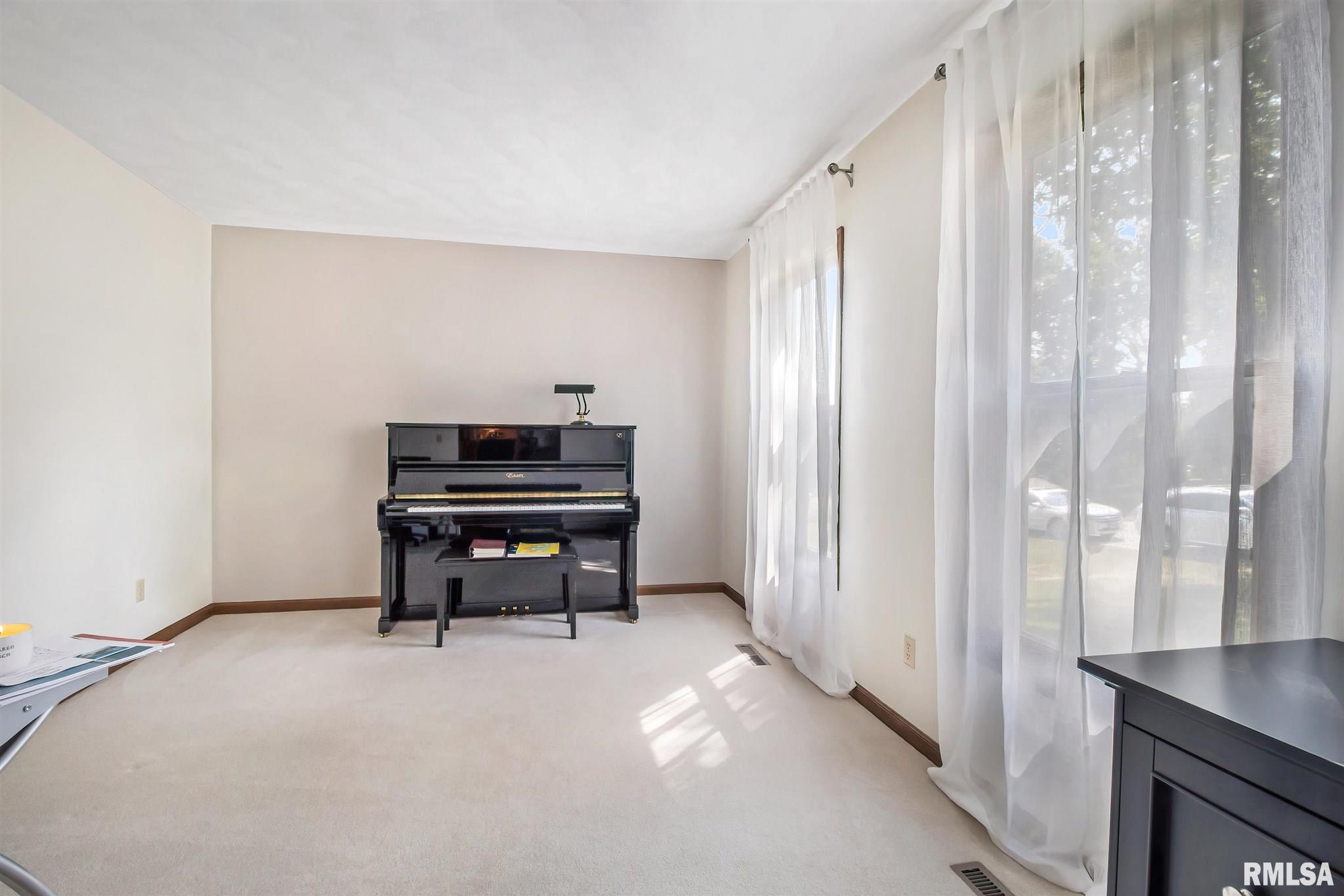 6 Oak Grove Road Geneseo, IL 61254 - Photo 6 of 44 Gallery Image 6