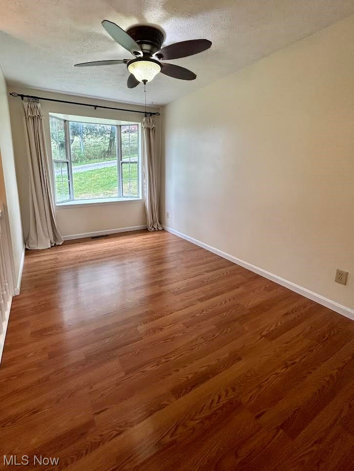35 Chainey Run Road Marietta, OH 45750 - Photo 4 of 28 Dining Room with Bay window and ceiling fan