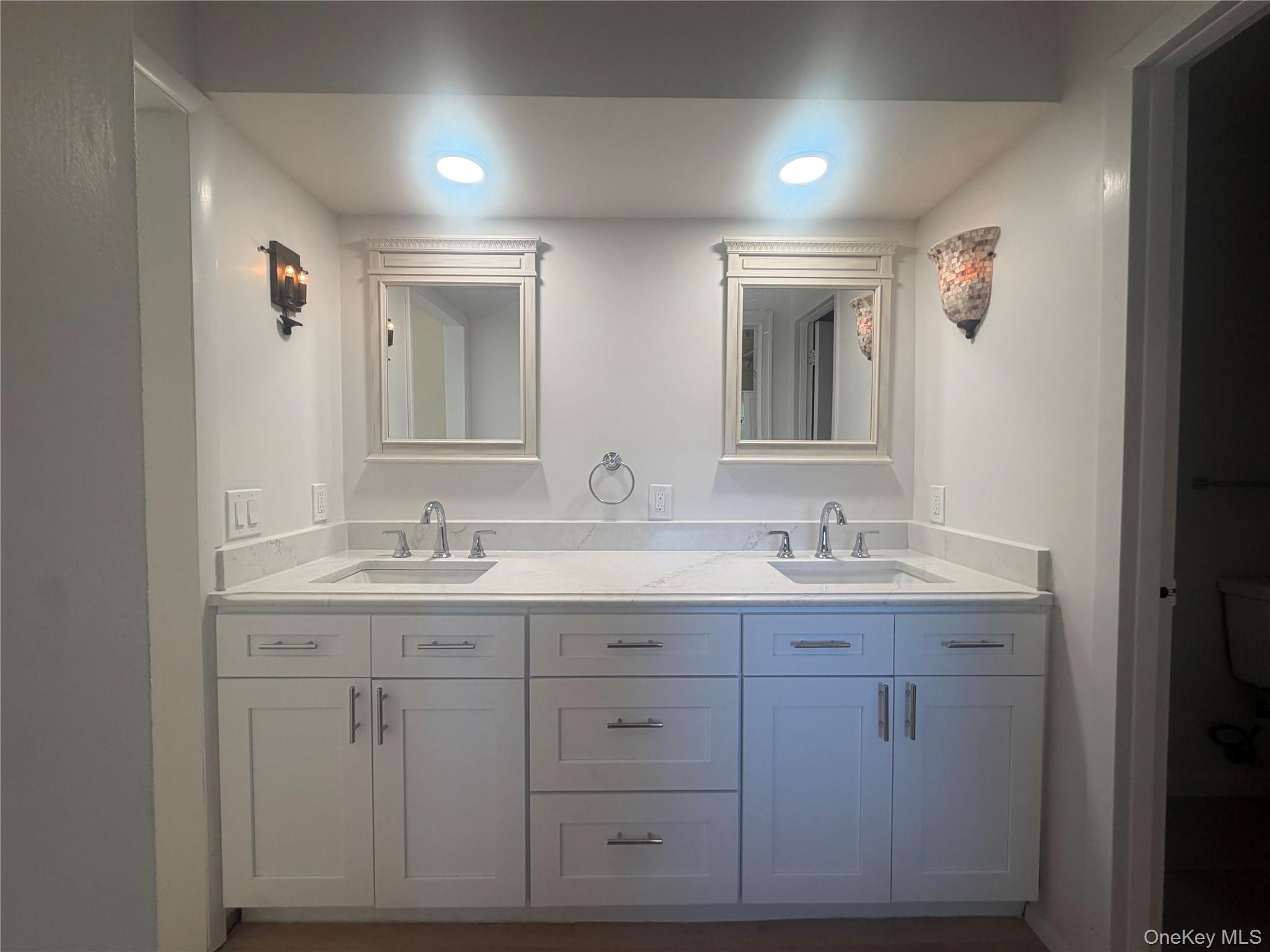 75 Greenway Close, Unit 75 Rye Brook, NY 10573 - Photo 34 of 36 Primary bathroom