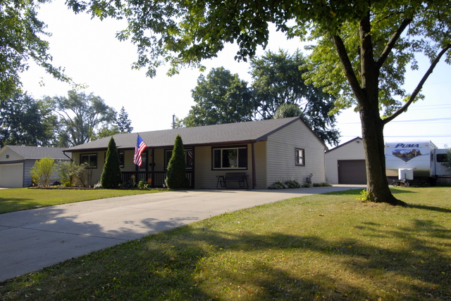 68 Saugatuck Road Montgomery, IL 60538 - Photo 2 of 25