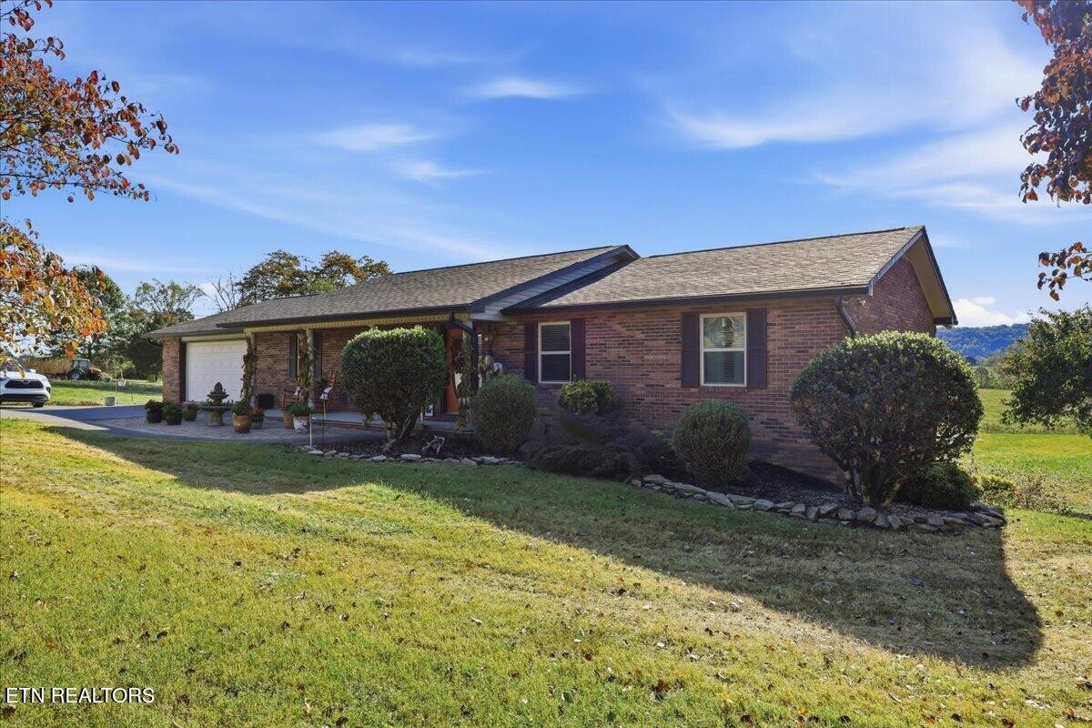 4924 West Emory Road Powell, TN 37849 - Photo 2 of 36
