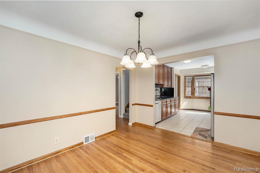 1946 Stanhope Street Grosse Pointe Woods, MI 48236 - Photo 10 of 31