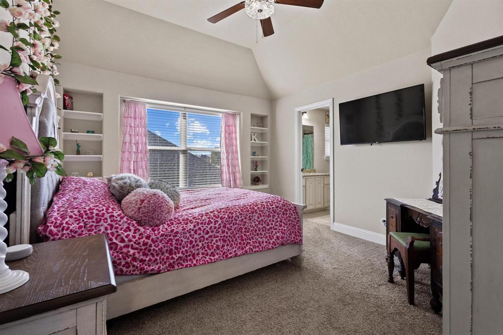 320 Sherbrook Street Van Alstyne, TX 75495 - Photo 24 of 38 2nd primary bedroom ensuite bath.