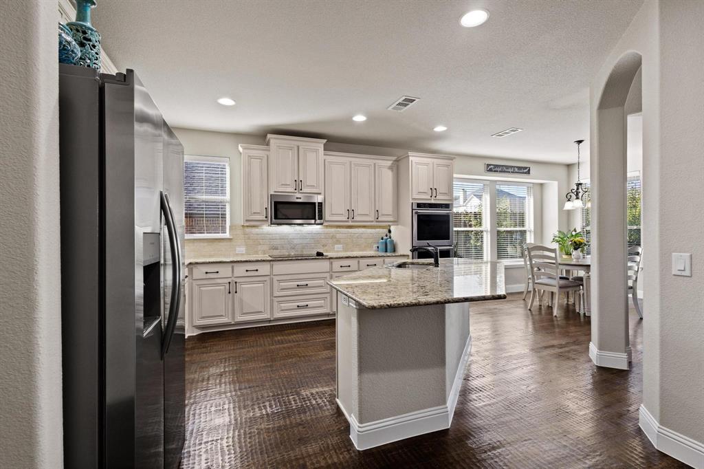 320 Sherbrook Street Van Alstyne, TX 75495 - Photo 6 of 38 3 cm granite countertops, Maytag Stainless steel appliances, Recessed lighting, 42 inch custom raised panelmaple cabinets with adjustable shelves and hidden hinges.