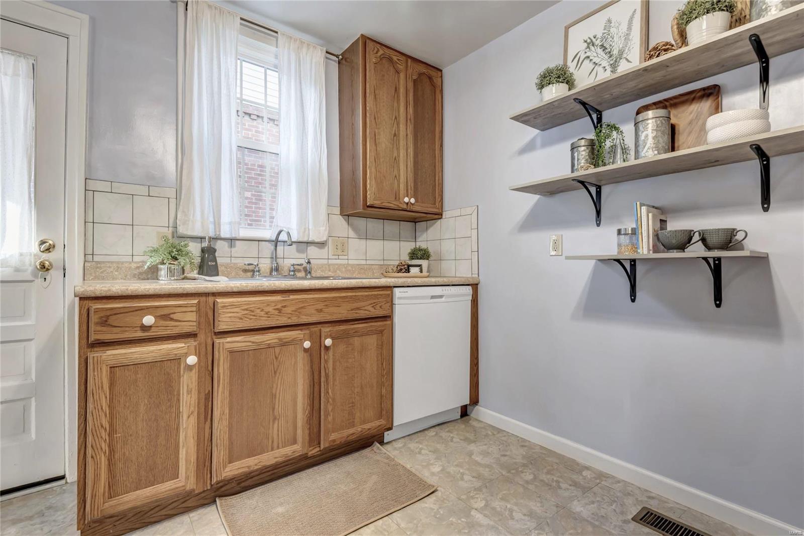 8909 Litzsinger Road Brentwood, MO 63144 - Photo 15 of 39 Gallery Image 15