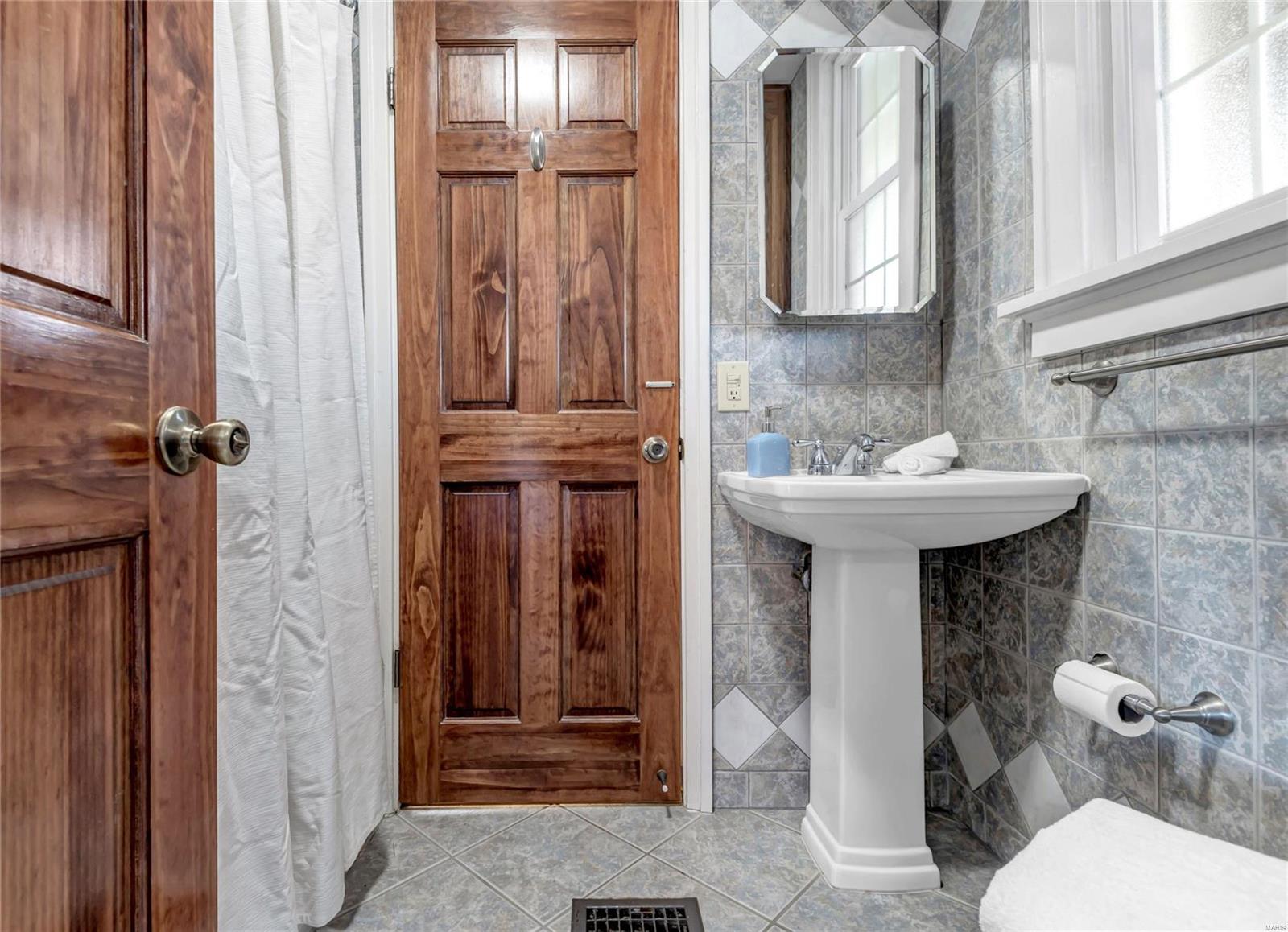 8909 Litzsinger Road Brentwood, MO 63144 - Photo 24 of 39 Gallery Image 24