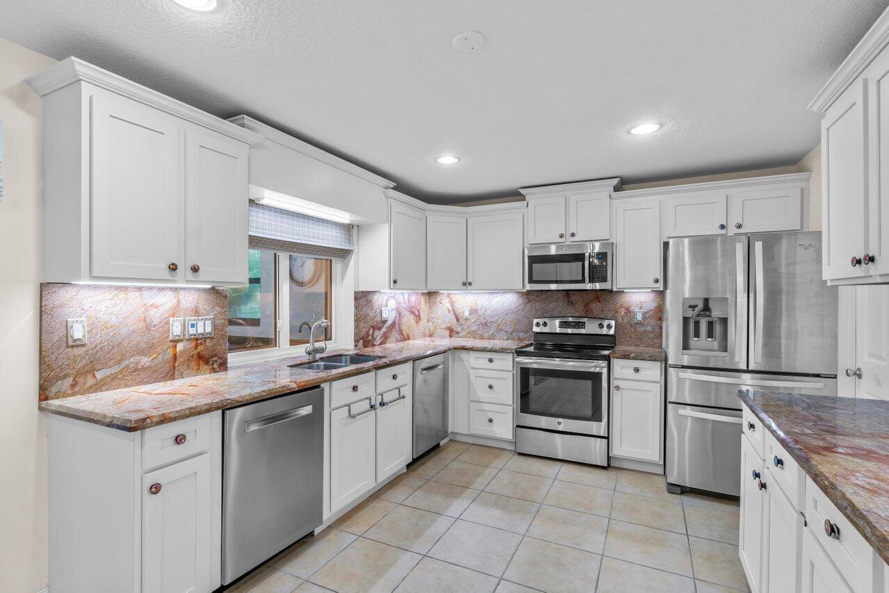 10294 Crosswind Road Boca Raton, FL 33498 - Photo 10 of 34 Kitchen 3