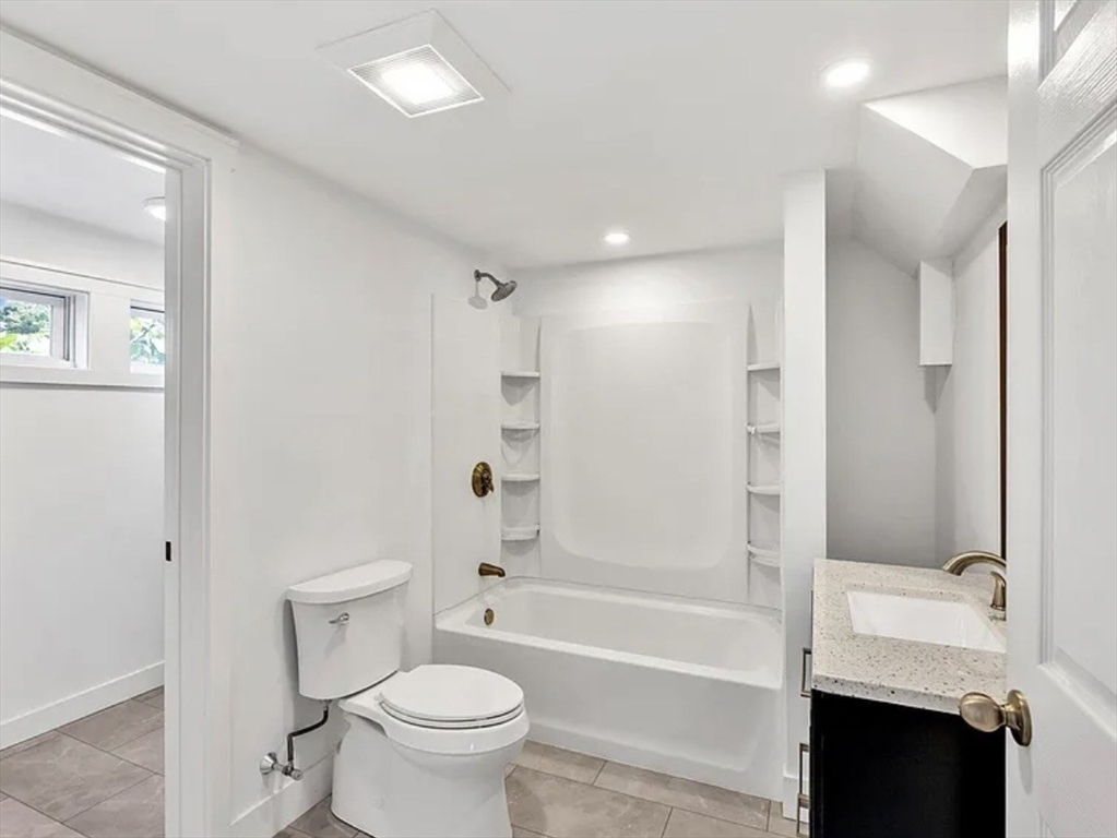 35 Locust Street Wareham, MA 02558 - Photo 10 of 22