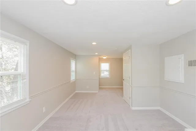 $1,370 | 10306 Oakland Avenue, Kansas City, MO 64134