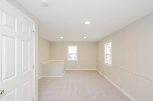 $1,370 | 10306 Oakland Avenue, Kansas City, MO 64134