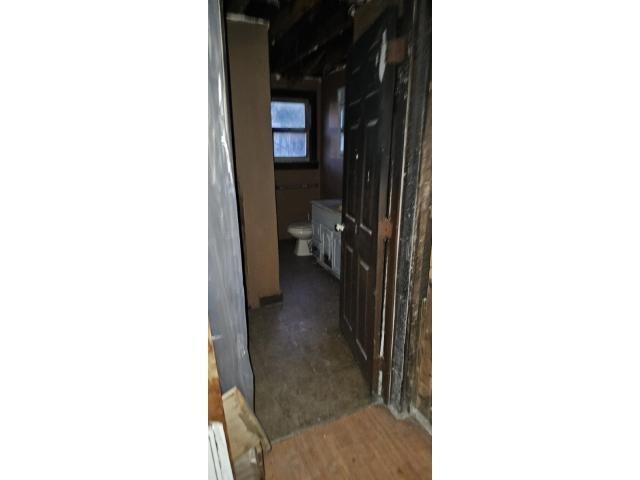 700 North Boone Street Olney, IL 62450 - Photo 9 of 12 a en suite bathroom with a toilet