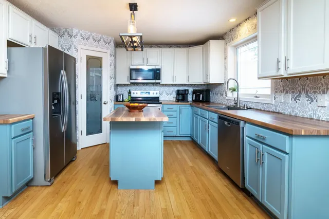 $375,000 | 117 Wildflower Court, Watertown, MN 55388