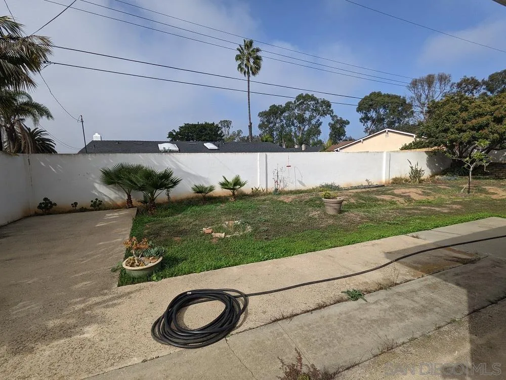 1800 Guevara Road Carlsbad, CA 92008 - Photo 24 of 29 a backyard of a house