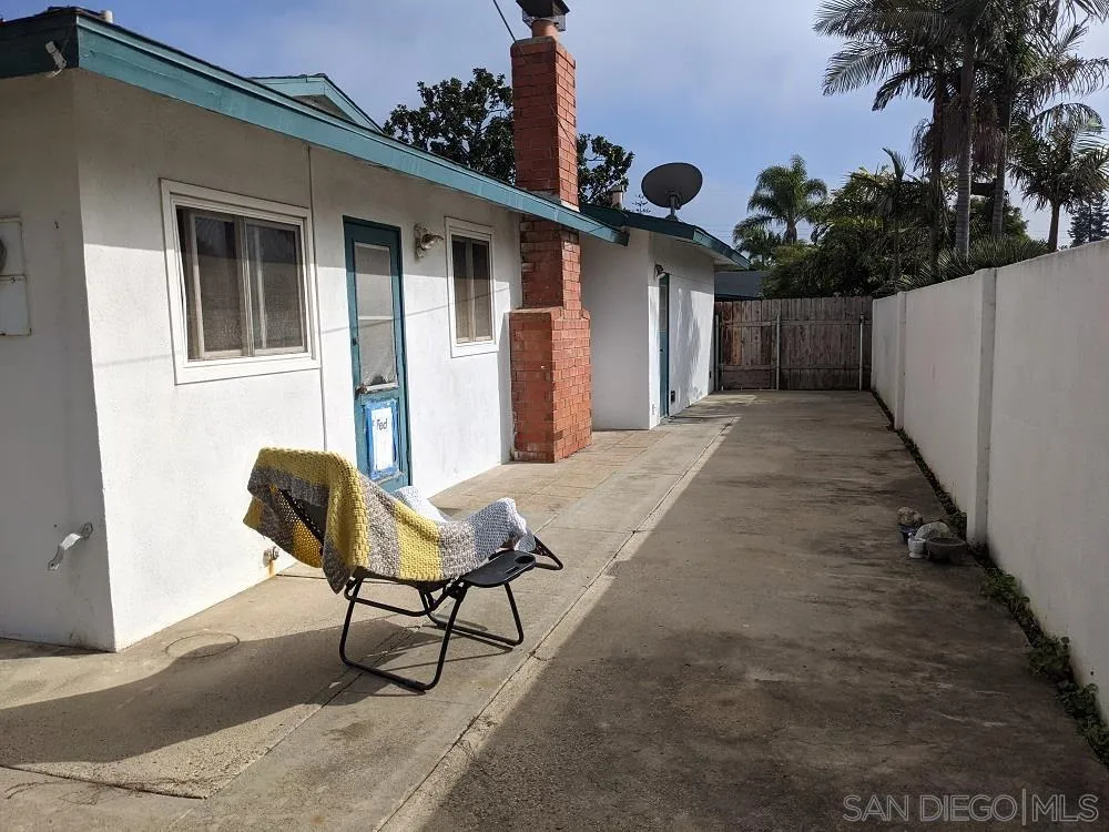 1800 Guevara Road Carlsbad, CA 92008 - Photo 27 of 29 a backyard of a house with table and chairs