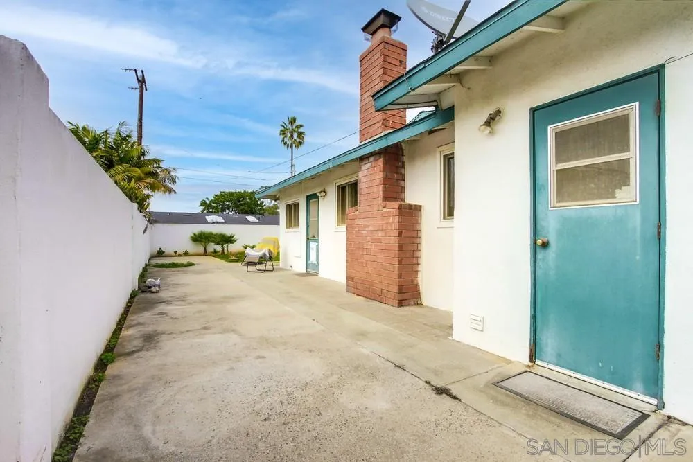 1800 Guevara Road Carlsbad, CA 92008 - Photo 28 of 29 a view of a house with a patio